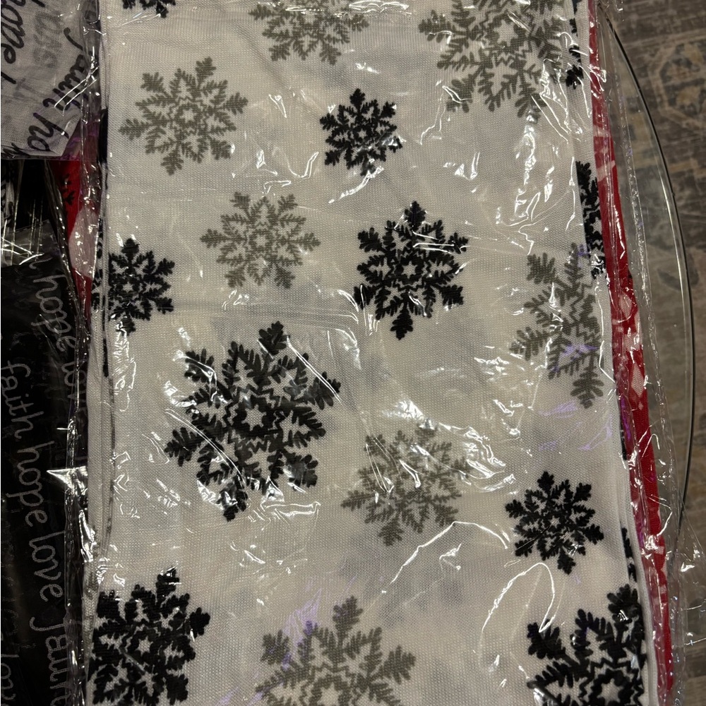 ICON Snowflake Scarf - Black and Gray
